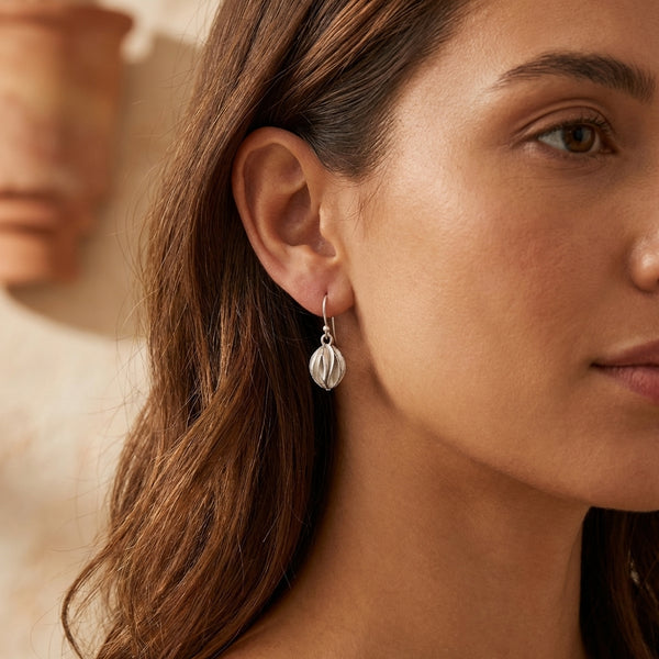 Nature pod short earrings