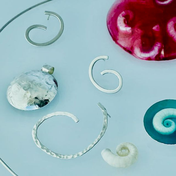 Molluska hammered earrings