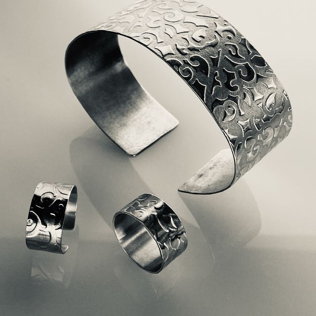 Kowhaiwhai silver long pattern cuff bracelet